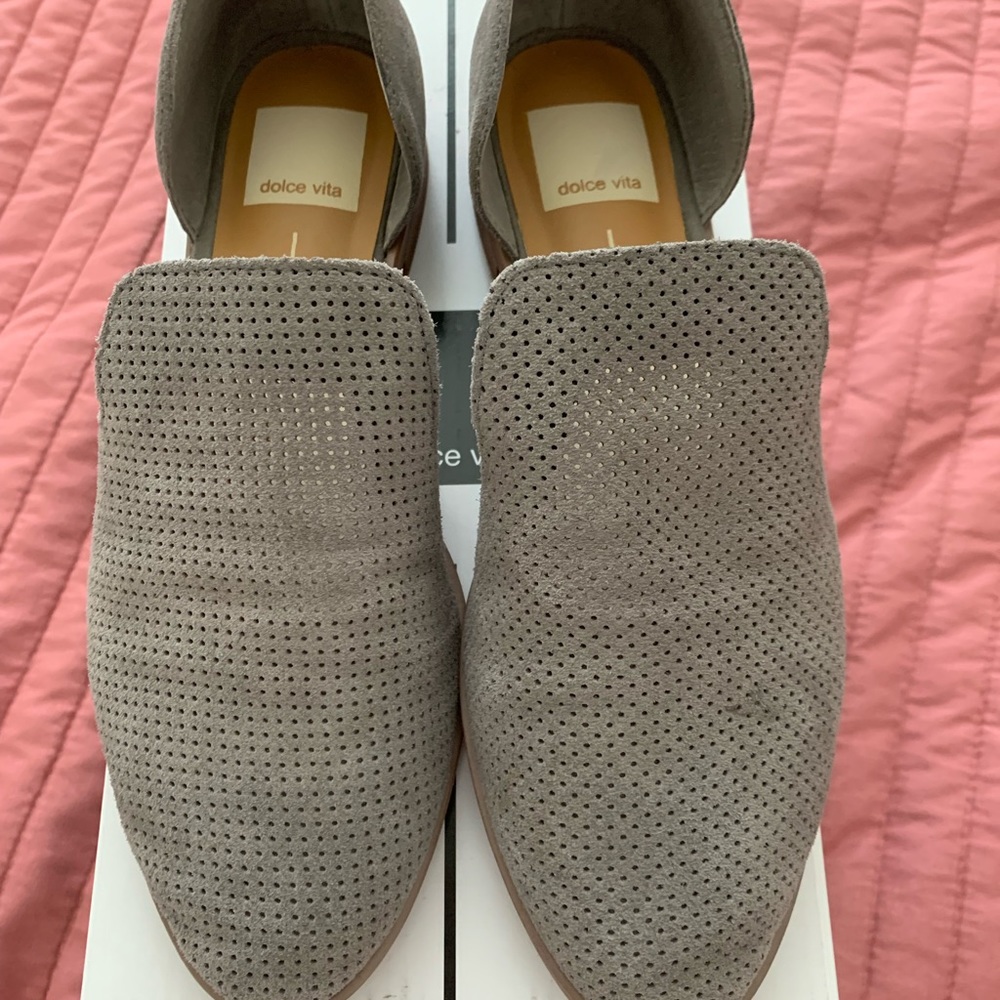 Dolce Vita flats. Gently used.